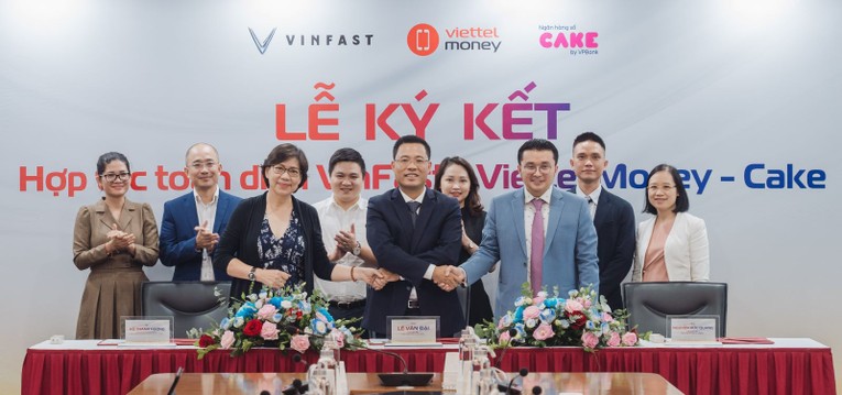 VinFast, Cake by VPBank và Viettel Money hợp tác hỗ trợ mua xe máy điện trả góp