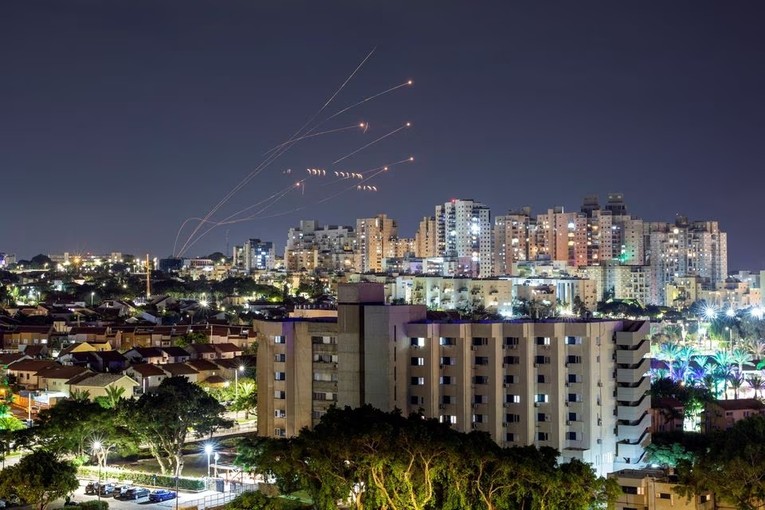 Israel ban bố t&igrave;nh trạng chiến tranh, hứng chịu thương vong kỷ lục ảnh 1