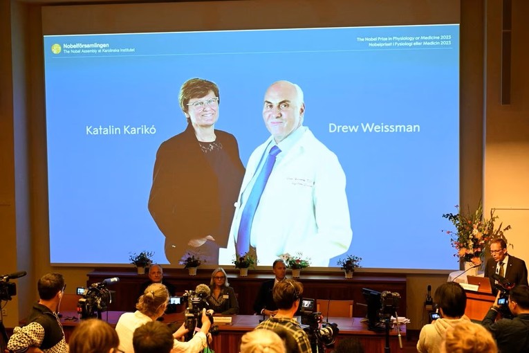 2 nh&agrave; khoa học Katalin Karik&oacute; v&agrave; Drew Weissman đoạt giải Nobel Y sinh 2023. Ảnh: Reuters