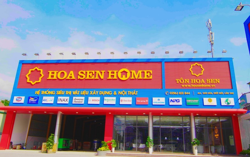 Luỹ kế 9 th&aacute;ng đầu năm t&agrave;i ch&iacute;nh 2022-23, Hoa Sen ghi nhận doanh thu hợp nhất 23.544 tỷ đồng, giảm gần 44% so với c&ugrave;ng kỳ ni&ecirc;n độ trước.