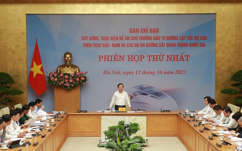 Ph&oacute; Thủ tướng Trần Hồng H&agrave; chủ tr&igrave; cuộc họp. Ảnh: VGP