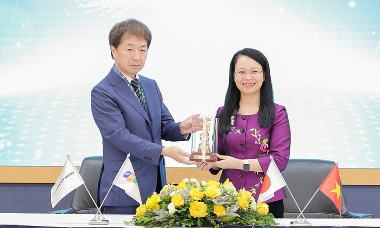 Chủ tịch FPT Software Chu Thanh H&agrave; trong lễ k&yacute; kết thỏa thuận hợp t&aacute;c với Tập đo&agrave;n Nippon Seiki.