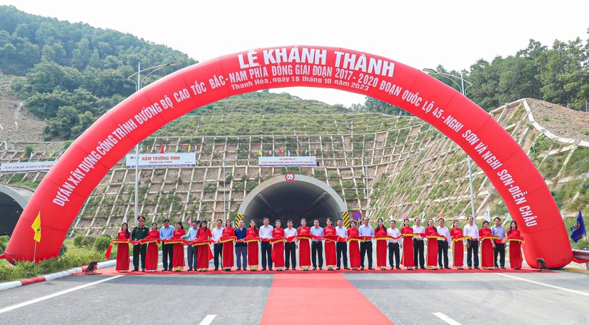 Lễ kh&aacute;nh th&agrave;nh hai cao tốc. Ảnh: B&aacute;o Giao th&ocirc;ng.