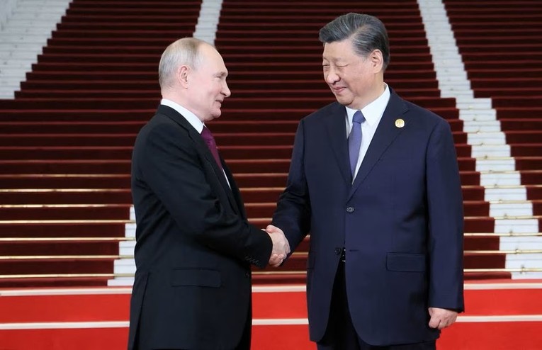 Chủ tịch Trung Quốc Tập Cận B&igrave;nh gặp 'người bạn cũ' Tổng thống Nga Putin ảnh 1