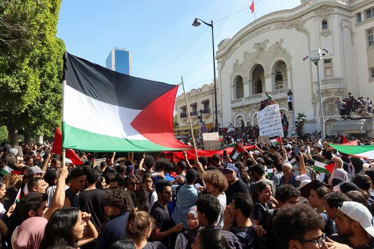 Cuộc biểu t&igrave;nh ủng hộ Palestine tại Tunis, Tunisia, ng&agrave;y 18/10. Ảnh: Reuters