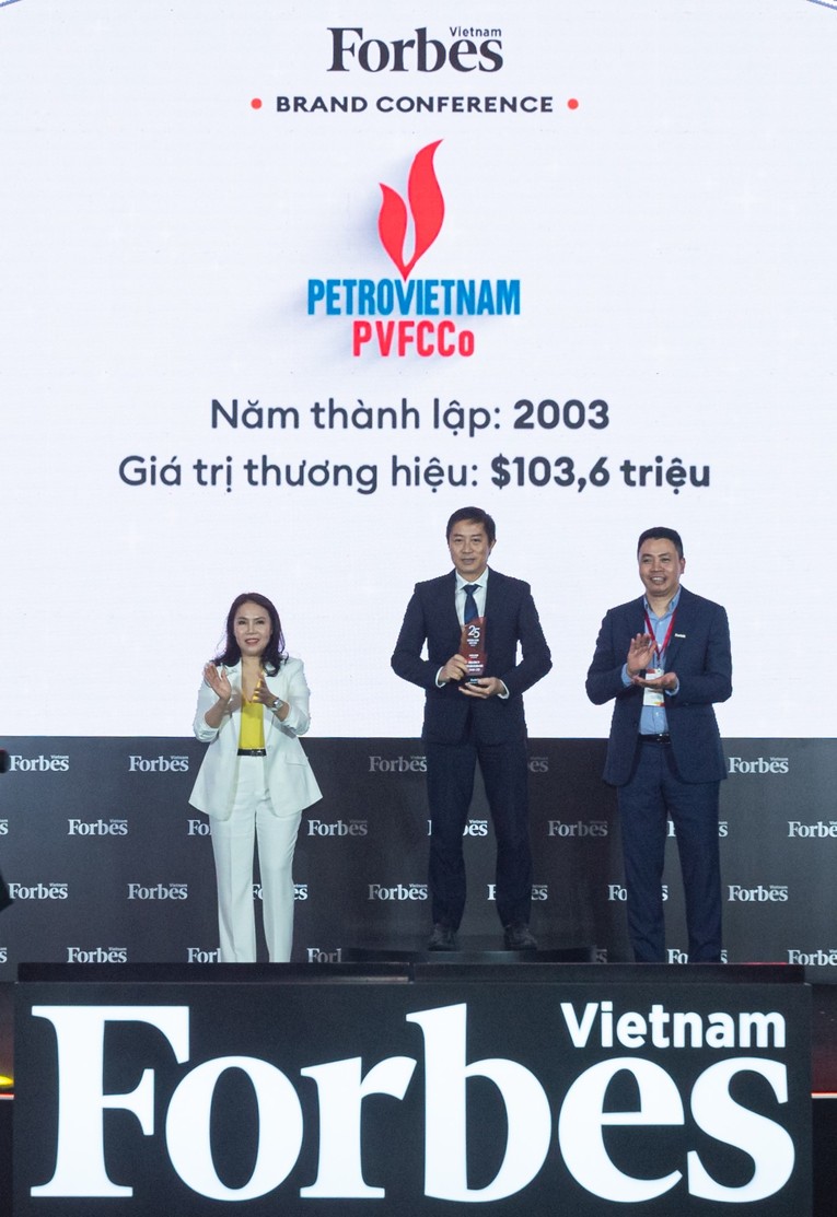 PVFCCo đạt Top 3 thương hiệu c&oacute; gi&aacute; trị nhất Việt Nam trong lĩnh vực h&agrave;ng ti&ecirc;u d&ugrave;ng c&aacute; nh&acirc;n v&agrave; c&ocirc;ng nghiệp.