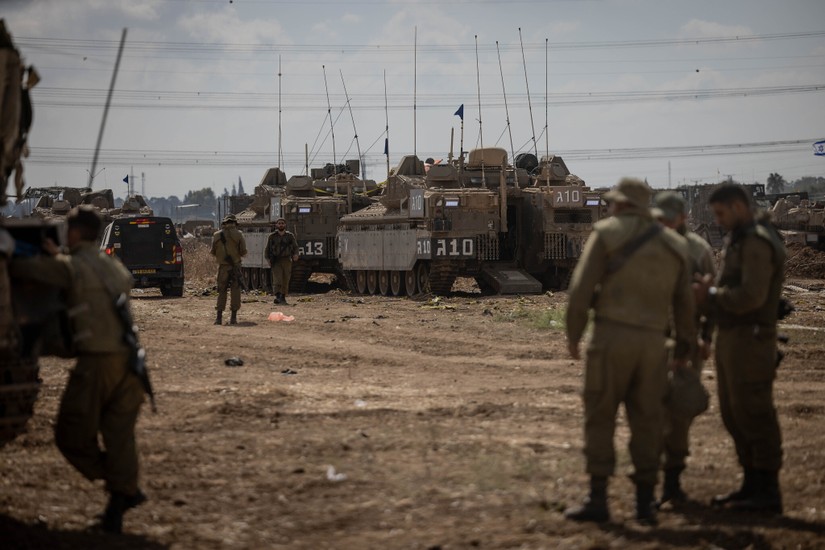 Binh sĩ Israel tại khu vực tập trung gần bi&ecirc;n giới Gaza, ng&agrave;y 19/10. Ảnh: Times of Israel