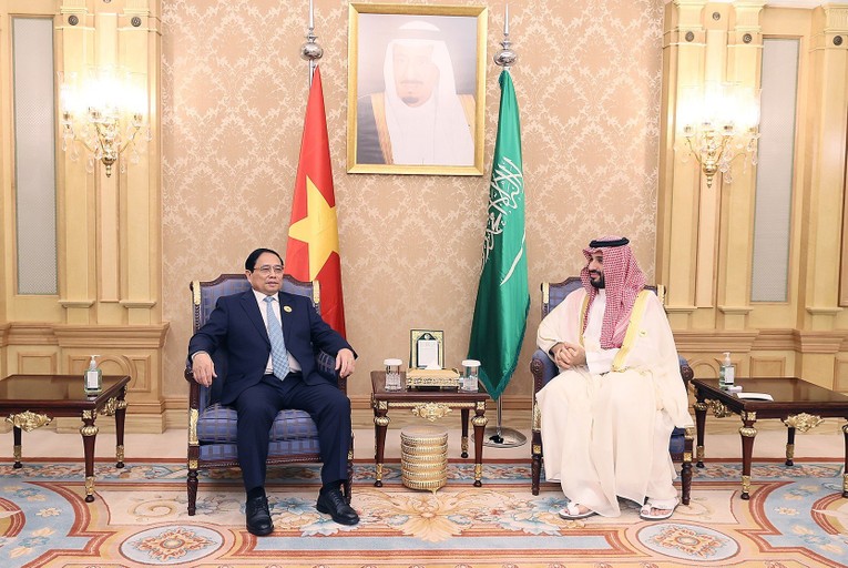 Ho&agrave;ng Th&aacute;i tử, Thủ tướng Saudi Arabia cho biết sẽ chỉ đạo Quỹ đầu tư c&ocirc;ng Saudi Arabia sớm trao đổi, triển khai mở rộng đầu tư tại Việt Nam. Ảnh: VGP