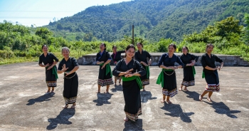 Hỗ trợ phát triển sản xuất và sinh kế cho nhóm dân tộc ít người