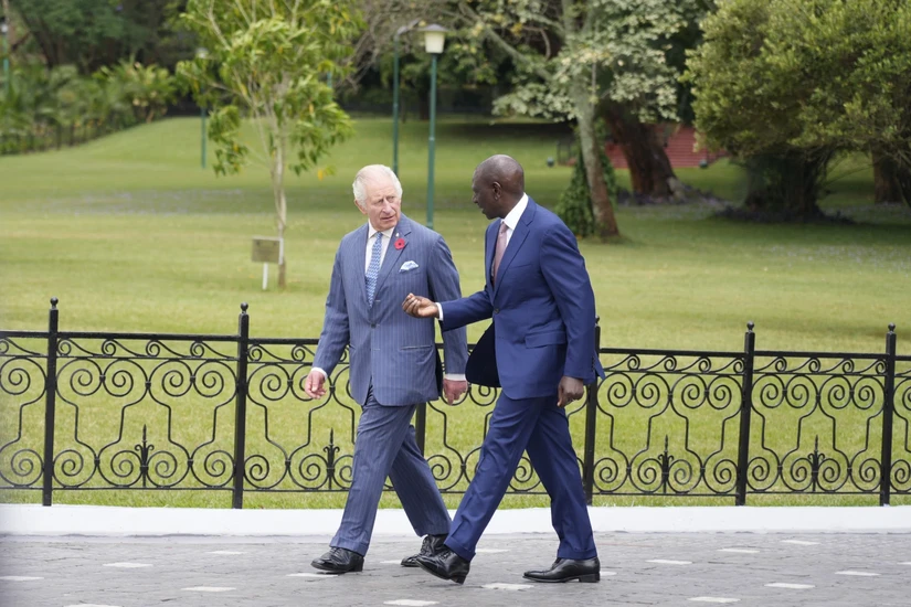 Vua Charles III v&agrave; Tổng thống Kenya William Ruto. Ảnh: AP