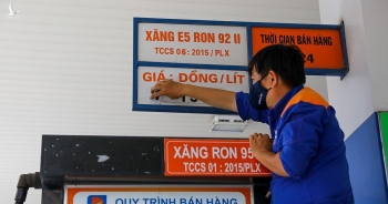 Giá xăng dầu giảm mạnh, RON95 giảm hơn 1.000 đồng/lít