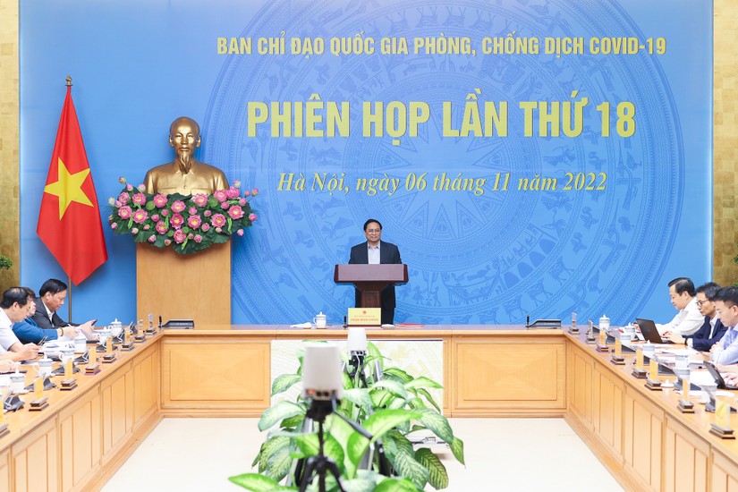 Thủ tướng Ch&iacute;nh phủ Phạm Minh Ch&iacute;nh chủ chủ tr&igrave; phi&ecirc;n họp thứ 18 của Ban Chỉ đạo Quốc gia ph&ograve;ng, chống dịch Covid-19 theo h&igrave;nh thức trực tuyến. Ảnh: VGP