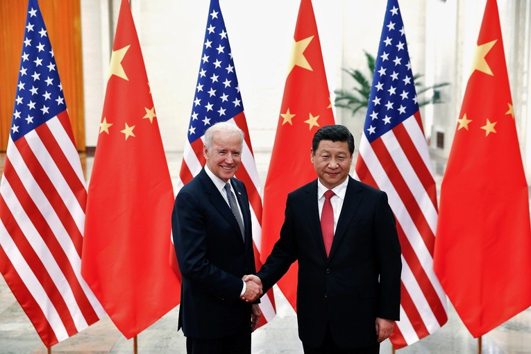 &Ocirc;ng Biden với tư c&aacute;ch Ph&oacute; Tổng thống Mỹ gặp &ocirc;ng Tập Cận B&igrave;nh ở Bắc Kinh năm 2013. Ảnh: Reuters