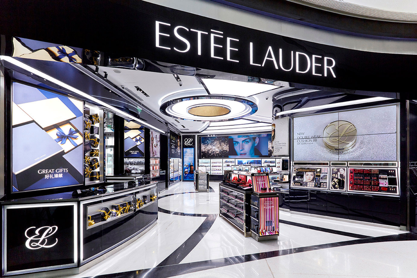 Estee Lauder l&agrave; tập đo&agrave;n l&agrave;m đẹp cao cấp sở hữu nhiều thương hiệu nổi tiếng kh&aacute;c như Tommy Hilfiger, Micheal Kors, DKNY, Bobbi Brown, La Mer, Clinique v&agrave; M.A.C Comestics.