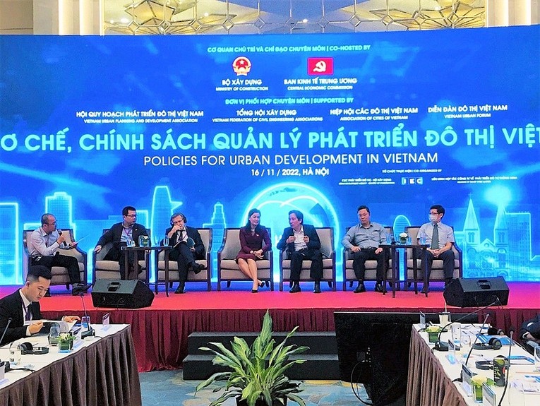 C&aacute;c diễn giả tham gia thảo luận tại hội thảo.