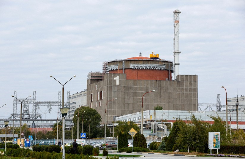 IAEA cảnh b&aacute;o c&aacute;c b&ecirc;n đang đ&ugrave;a với lửa khi li&ecirc;n tiếp ph&aacute;o k&iacute;ch v&agrave;o nh&agrave; m&aacute;y Zaporizhzhia. Ảnh: Getty Images