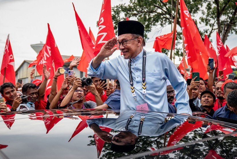 L&atilde;nh đạo phe đối lập Anwar Ibrahim trở th&agrave;nh t&acirc;n Thủ tướng Malaysia. Ảnh: Reuters