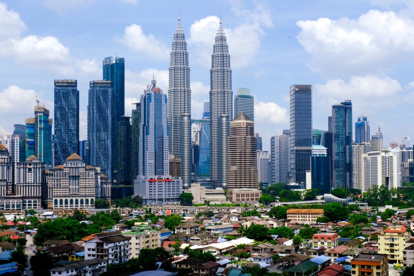 Thủ đ&ocirc; Kuala Lumpur của Malaysia thu h&uacute;t người nước ngo&agrave;i do chi ph&iacute; sống rẻ. Ảnh: Bloomberg