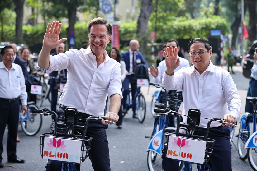 Thủ tướng Phạm Minh Ch&iacute;nh v&agrave; Thủ tướng H&agrave; Lan Mark Rutte. Ảnh: VGP