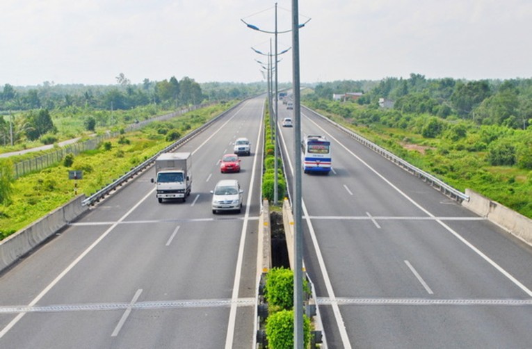 Thủ tướng: 'Vượt nắng thắng mưa' để về đích 3.000 km đường cao tốc