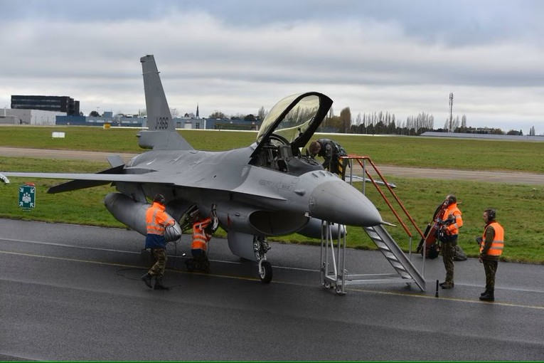 H&agrave; Lan cấp m&aacute;y bay chiến đấu F-16 để huấn luyện phi c&ocirc;ng Ukraine ảnh 1