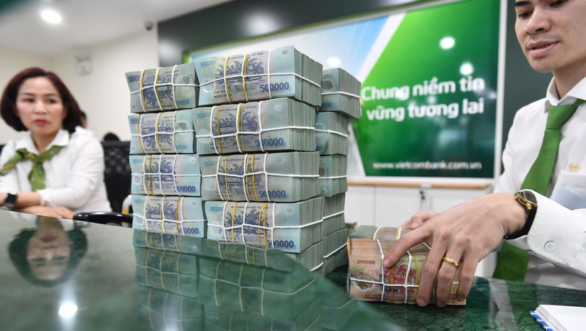 Vietcombank hạ tiếp l&atilde;i suất huy động, cao nhất chỉ c&ograve;n 5%/năm