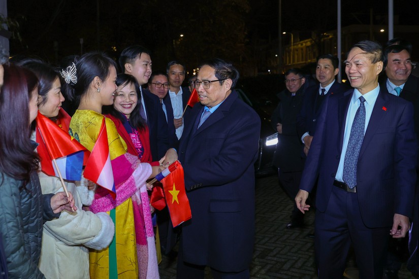 Thủ tướng Phạm Minh Ch&iacute;nh gặp gỡ cộng đồng người Việt Nam tại H&agrave; Lan nh&acirc;n chuyến thăm ch&iacute;nh thức tới H&agrave; Lan hồi th&aacute;ng 12/2022. Ảnh: VGP