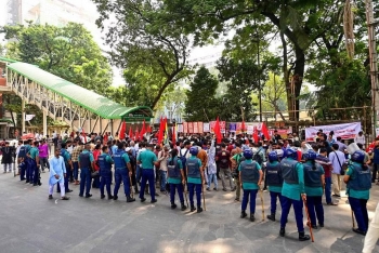 Công nhân dệt may tại Bangladesh biểu tình hàng loạt