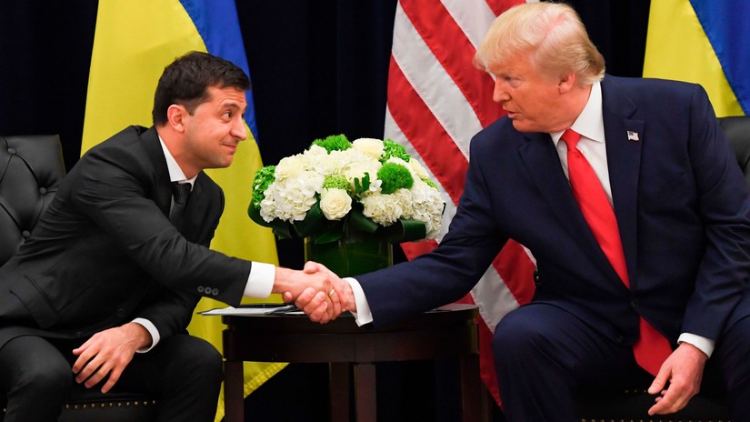 Tổng thống Ukraine Volodymyr Zelensky hội đ&agrave;m với Tổng thống Mỹ Donald Trump năm 2019 tại New York, Mỹ. Ảnh: Getty Images