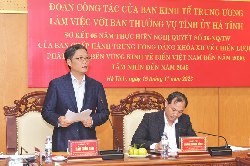 Trưởng Ban Kinh tế Trung ương Trần Tuấn Anh chủ tr&igrave; buổi l&agrave;m việc Ban Thường vụ Tỉnh ủy H&agrave; Tĩnh sơ kết 5 năm thực hiện Nghị quyết số 36-NQ/TW.