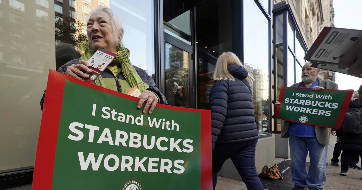 Mỹ: Nhân viên Starbucks đình công tại nhiều cửa hàng