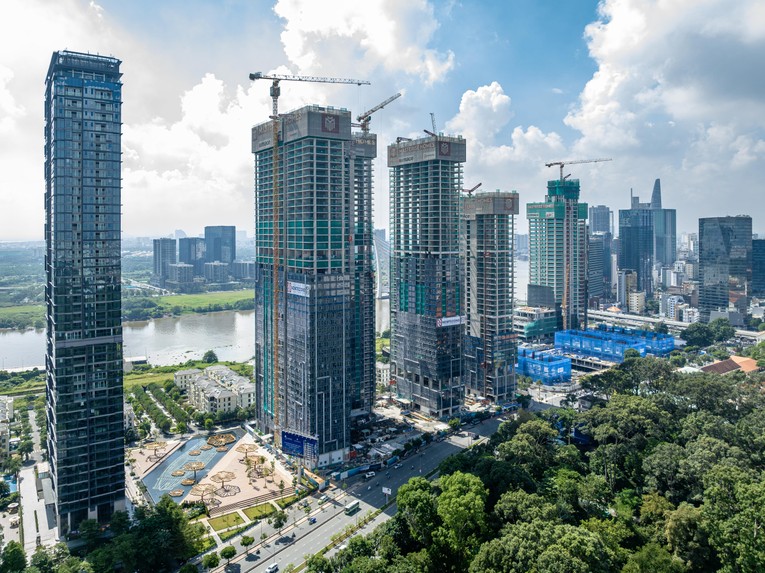 Lake l&agrave; t&ograve;a đầu ti&ecirc;n ho&agrave;n thiện trong khu phức hợp dự &aacute;n Grand Marina Saigon &ndash; dự &aacute;n bất động sản h&agrave;ng hiệu lớn nhất thế giới của Marriott International.