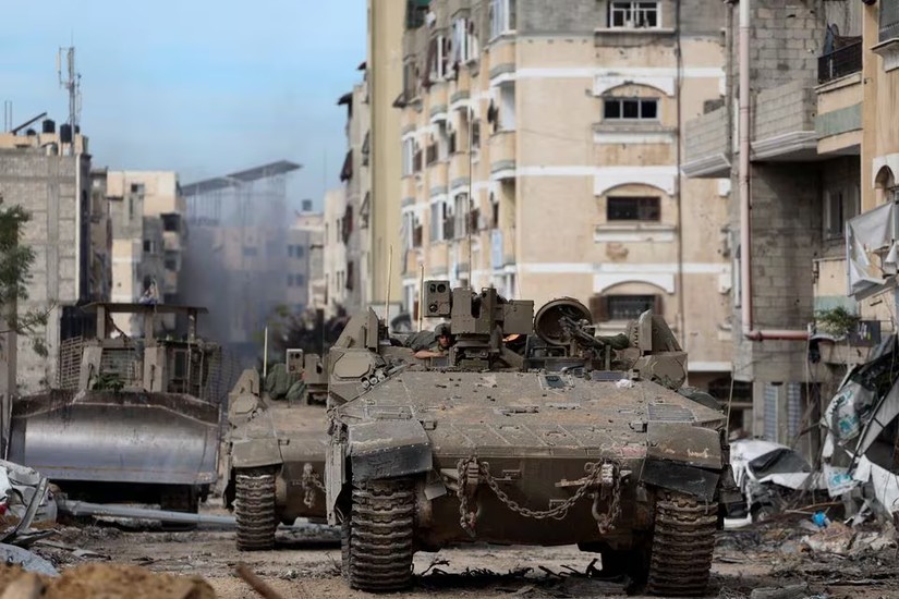 Xe tăng của Israel hoạt động tại Th&agrave;nh phố Gaza ng&agrave;y 22/11/2023. Ảnh: Reuters