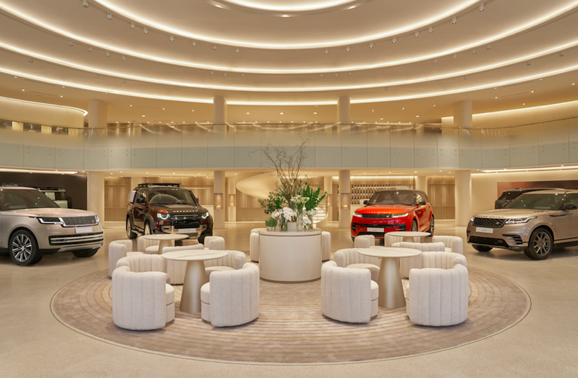 Jaguar Land Rover Việt Nam hiện thực ho&aacute; chiến lược &ldquo;Modern Luxury&rdquo; tại H&agrave; Nội