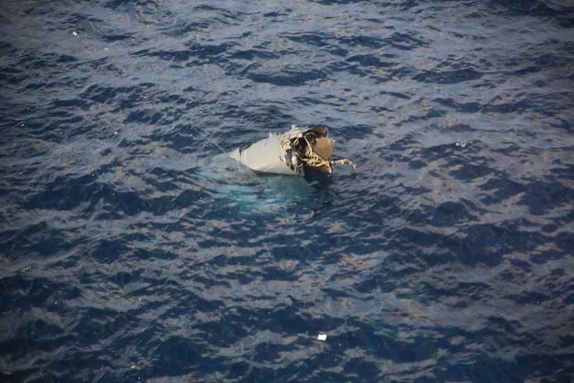 Mảnh vỡ được cho l&agrave; thuộc về m&aacute;y bay qu&acirc;n sự MV-22 Osprey của qu&acirc;n đội Mỹ đ&atilde; rơi xuống biển ngo&agrave;i khơi đảo Yakushima, quận Kagoshima, miền t&acirc;y Nhật Bản ng&agrave;y 29/11/2023. Ảnh: Reuters