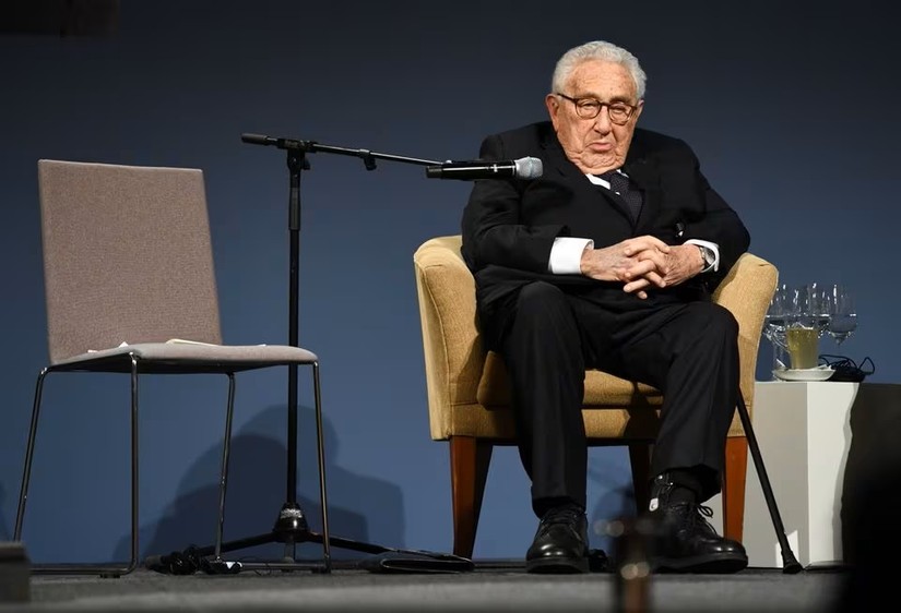 Cựu Ngoại trưởng Mỹ Henry Kissinger tham dự lễ trao giải tại Cung điện Charlottenburg ở Berlin, Đức ng&agrave;y 21/1/2020. Ảnh: Reuters