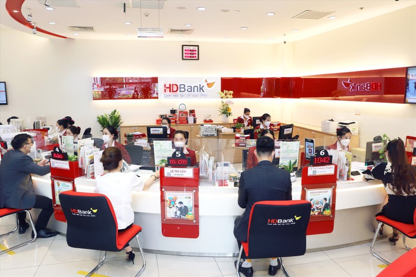 L&atilde;nh đạo HDBank li&ecirc;n tục mua v&agrave;o cổ phiếu thời điểm cuối năm 2022