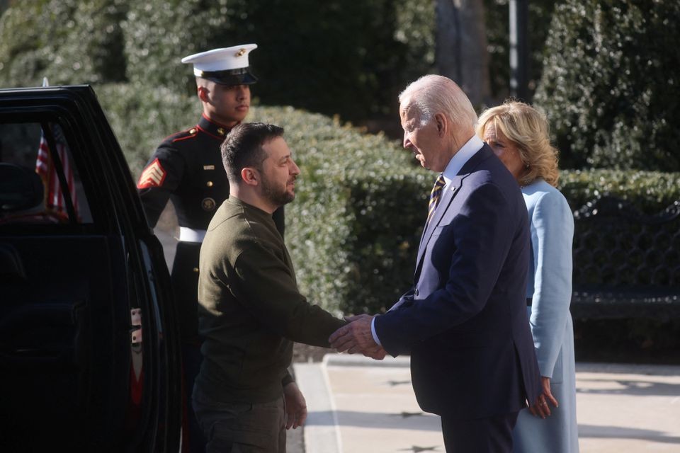 Tổng thống Joe Biden v&agrave; Đệ nhất phu nh&acirc;n Jill Biden đ&atilde; ch&agrave;o đ&oacute;n Tổng thống Zelensky. Ảnh: Reuters