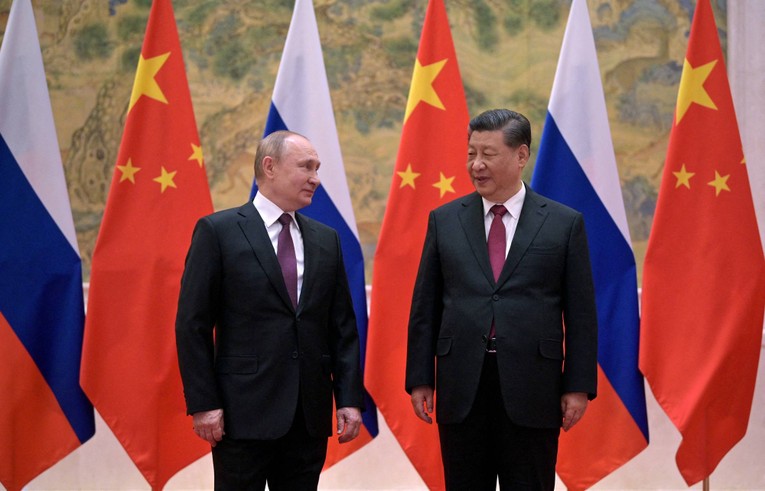 Tổng thống Nga Vladimir Putin v&agrave; Chủ tịch Trung Quốc Tập Cận B&igrave;nh tại cuộc gặp ng&agrave;y 4/2, Bắc Kinh, Trung Quốc. Ảnh: Reuters