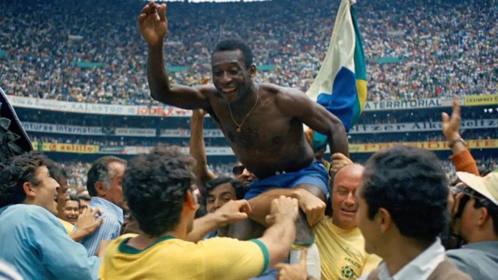 Pele v&agrave; c&aacute;c đồng đội ăn mừng chiến thắng tại World Cup 1970.