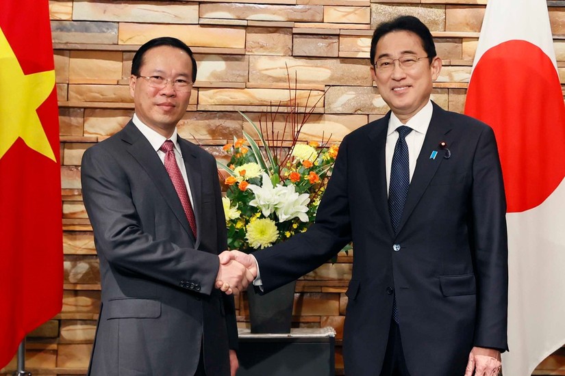 Chủ tịch nước V&otilde; Văn Thưởng v&agrave; Thủ tướng Nhật Bản Kishida Fumio. Ảnh: TTXVN