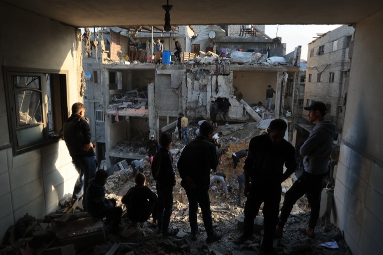 Đống đổ n&aacute;t sau cuộc kh&ocirc;ng k&iacute;ch của Israel v&agrave;o trại tị nạn Rafah, ng&agrave;y 1/12. Ảnh: AFP