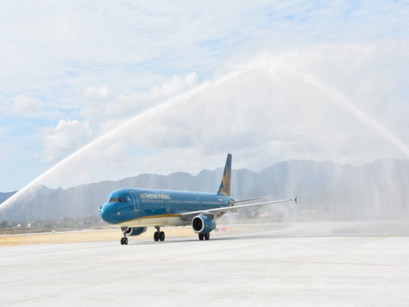 Chuyến bay VN1802 của Vietnam Airlines hạ c&aacute;nh tại s&acirc;n bay Điện Bi&ecirc;n. Ảnh: Dienbien.gov