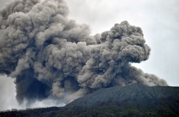 Núi lửa phun trào tại Indonesia khiến 11 người thiệt mạng