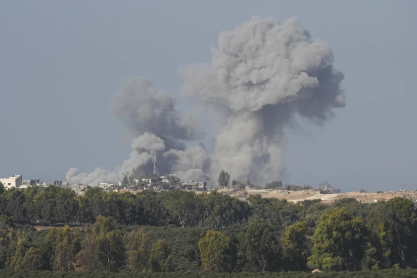 Một cuộc tấn c&ocirc;ng của qu&acirc;n đội Israel tại miền nam Gaza ng&agrave;y 4/12/2023. Ảnh: AP
