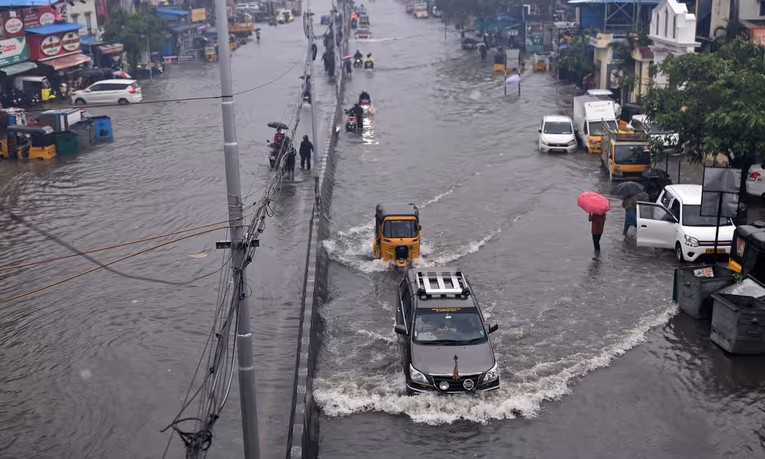 Ngập lụt do b&atilde;o Michaung tại Chenai, Tamil Nadu, Ấn Độ ng&agrave;y 4/12/2023. Ảnh: Idrees Mohammed/EPA