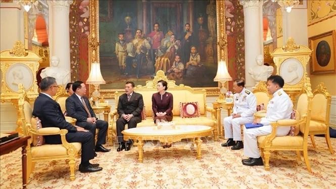 Cuộc hội kiến giữa Chủ tịch Quốc hội Vương Đ&igrave;nh Huệ v&agrave; Nh&agrave; vua Maha Vajiralongkorn v&agrave; Ho&agrave;ng hậu Th&aacute;i Lan. Ảnh: TTXVN