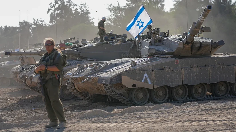 Xe tăng Israel tại khu vực gần bi&ecirc;n giới với Dải Gaza, miền nam Israel, ng&agrave;y 20/10. Ảnh: AP