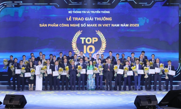 Ban tổ chức quyết định trao giải thưởng tới 43 sản phẩm c&ocirc;ng nghệ số Top 10. Ảnh: Bộ Th&ocirc;ng tin v&agrave; Truyền th&ocirc;ng.