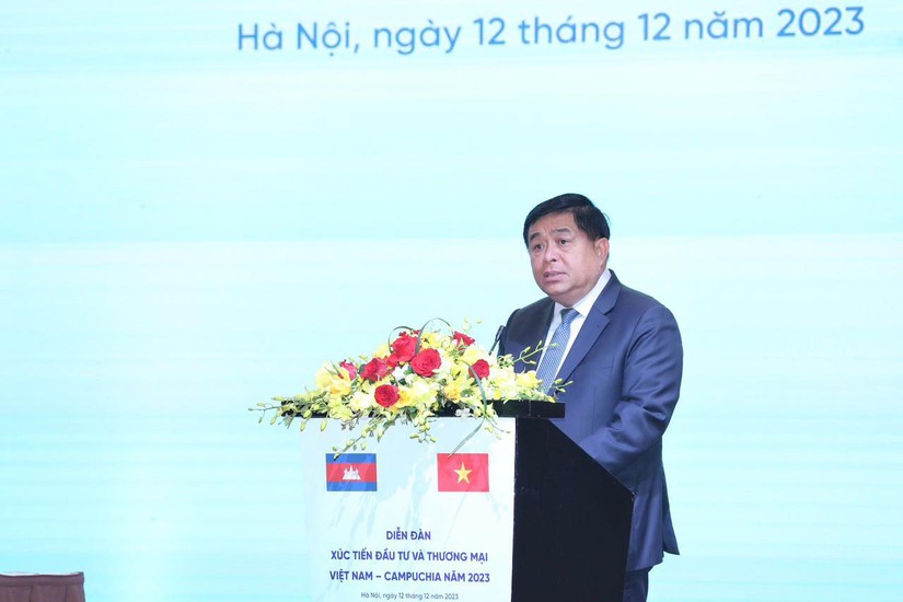 Bộ trưởng Kế hoạch v&agrave; Đầu tư Nguyễn Ch&iacute; Dũng đề nghị Việt Nam - Campuchia cần tập trung đầu tư một số dự &aacute;n lớn, c&oacute; t&iacute;nh đột ph&aacute;. Ảnh: MPI